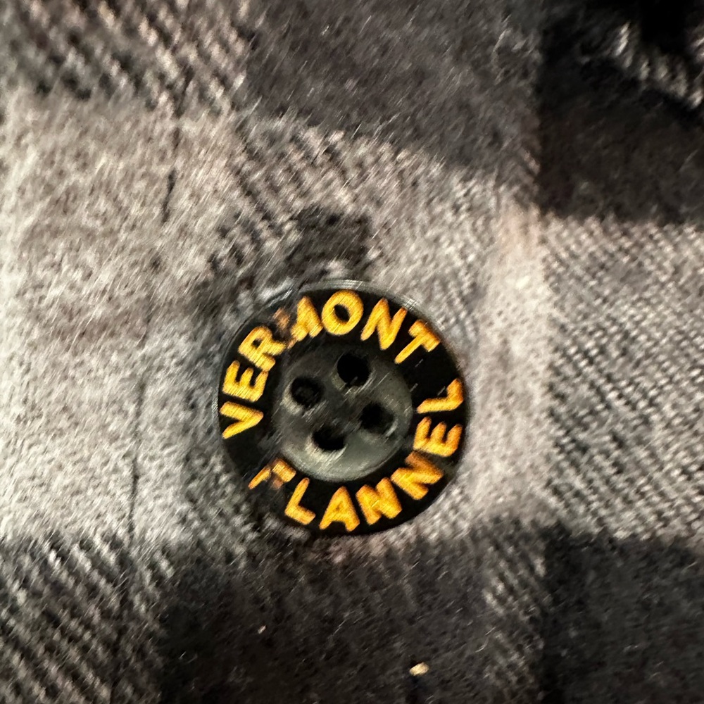 Vermont Flannel Co. Black and Gray Plaid Men's Casual Button Down Shirt - Picture 3 of 7
